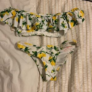 Off-shoulder top w/ runched bottoms! Never worn!